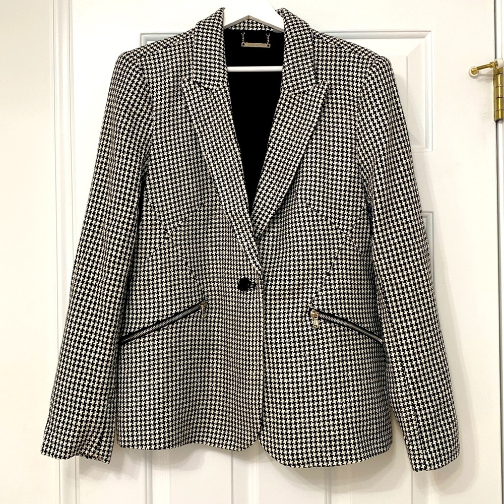 Tahari checkered black/white houndstooth size
12 blazer